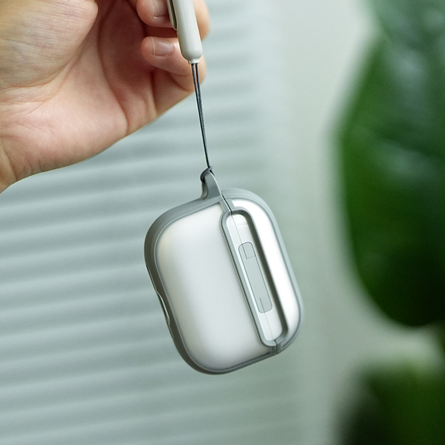 米斯登2025新款适用苹果AirPodsPro3保护套降噪版pro三带蓝牙耳机盒挂绳简约磨砂防摔壳透明硅胶潮高档不沾灰 - 图1