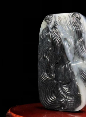 美女手把件苏工雕刻籽料青花