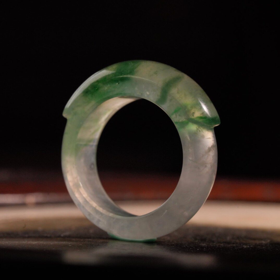 0414200-0 Natural Burmese A-grade high-ice seeded green jade saddle ring with 14-15 rings