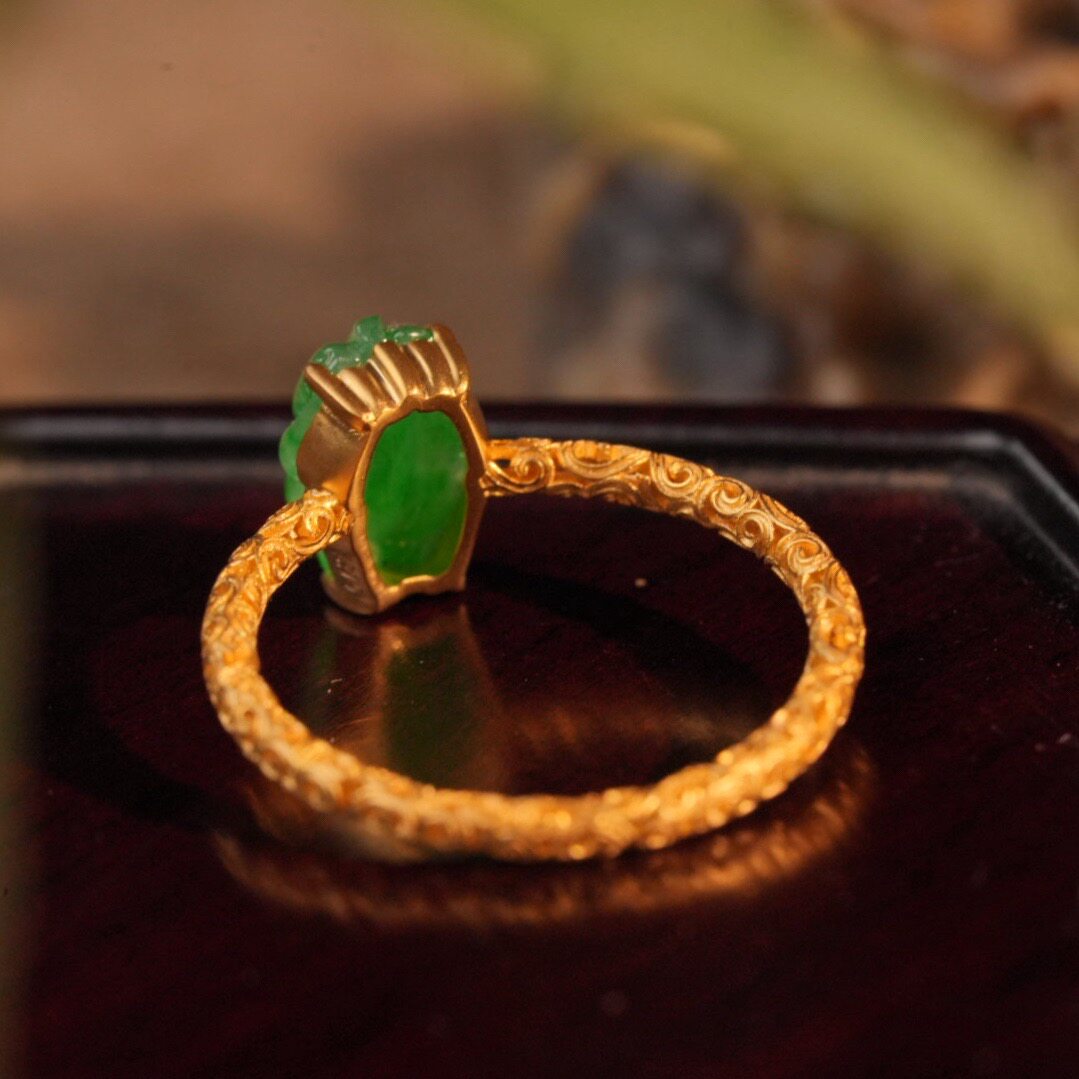 016922-0 18k gold hollow curly grass pattern natural thin waxy full color floating green jadeite Pixiu ring 16 rings