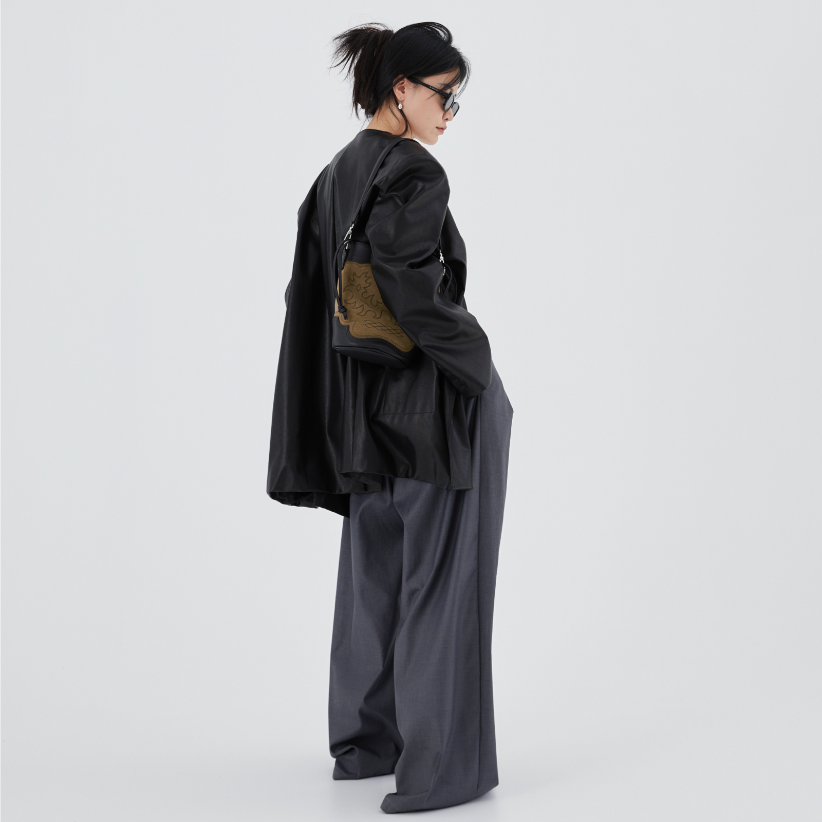 DirtySix /原创 Bronson 布朗森骑士水桶 2色 极简风水桶包 - 图1