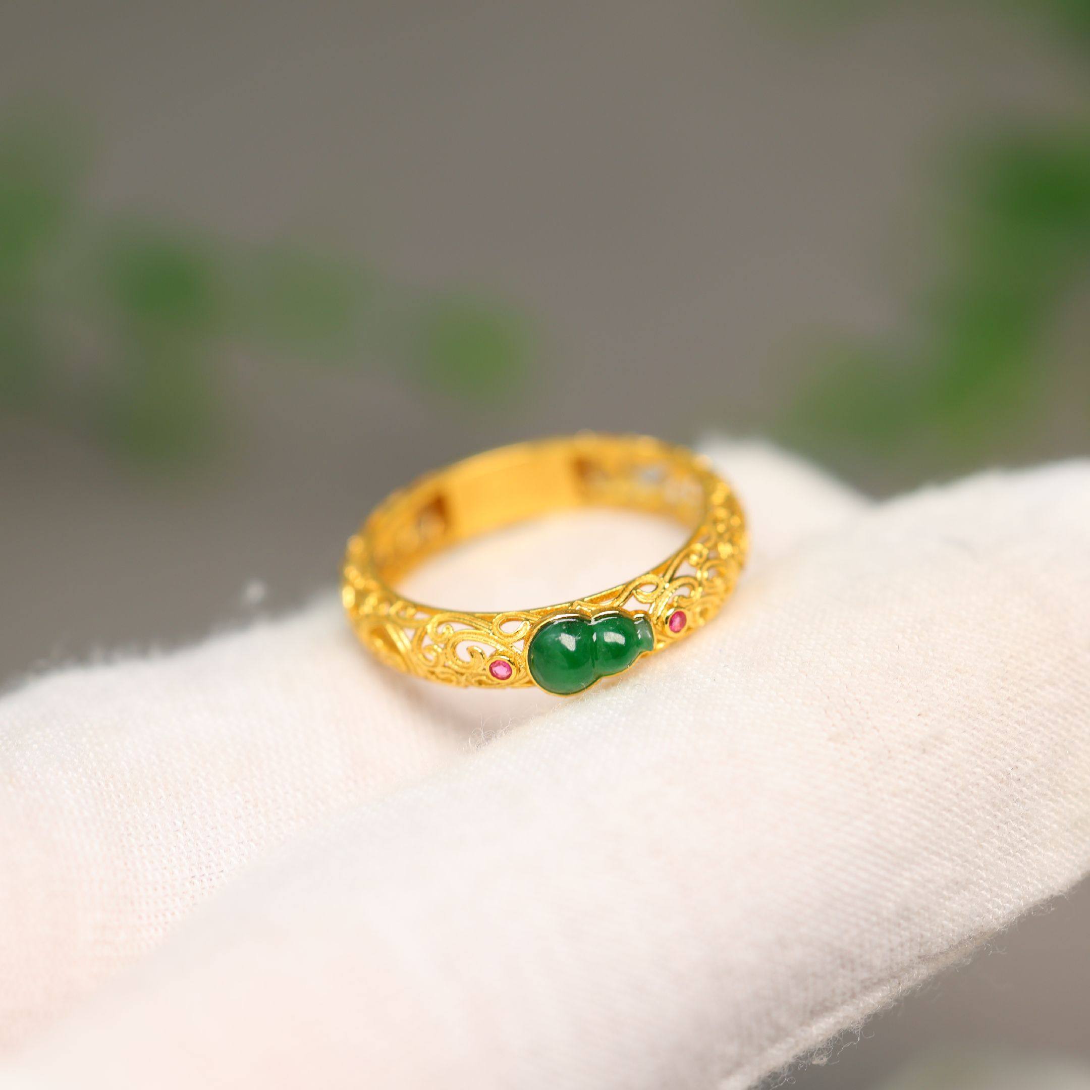 Ice-filled green Burmese natural A-grade gourd ring