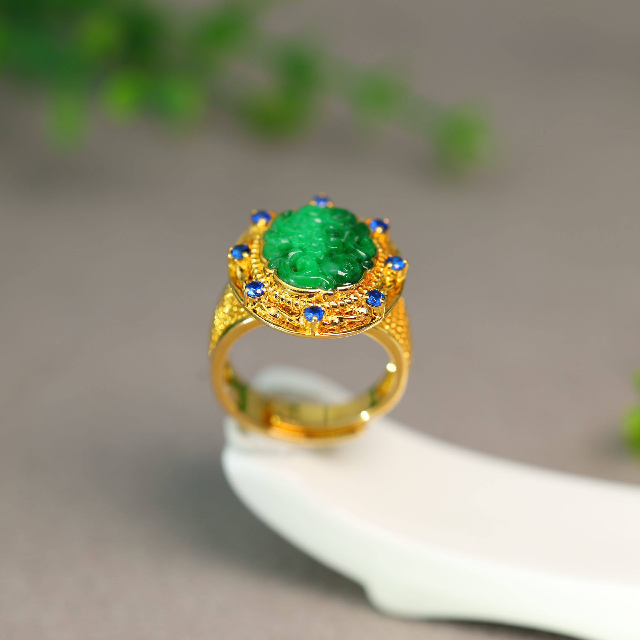 Natural grade A jadeite hollow carved living ring