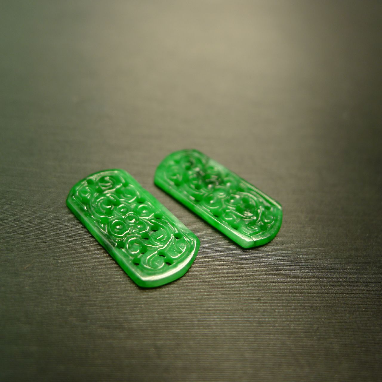 Natural grade A jadeite hollow carved saddle-shaped ring face