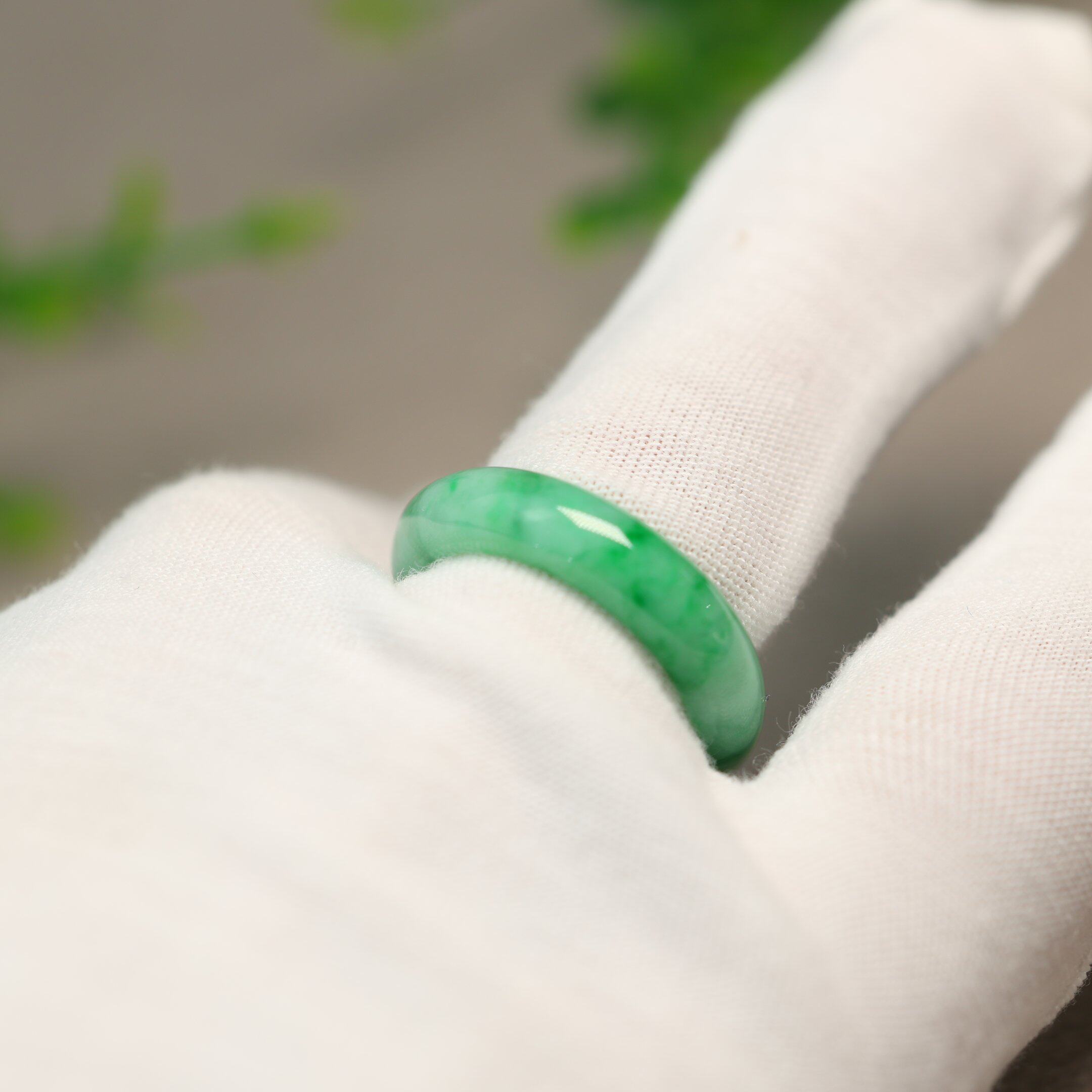 Waxy green Myanmar natural A-grade jade ring