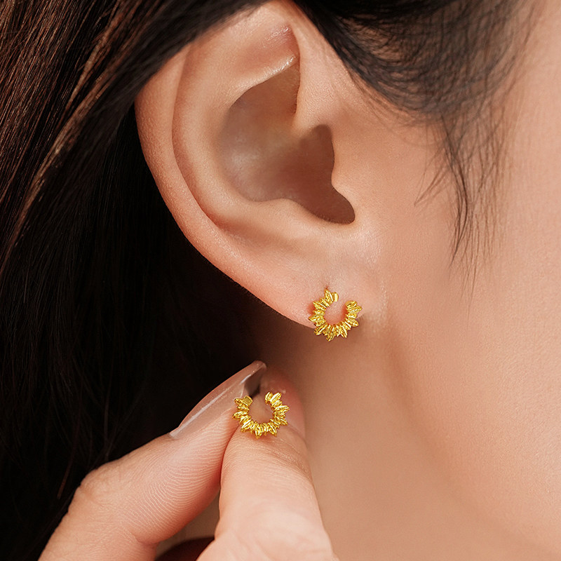 老庙黄金足金太阳花C形耳钉5G精致时尚太阳花闪耀自信通勤气质女,淘宝优惠券,粉丝福利购,淘宝优惠卷