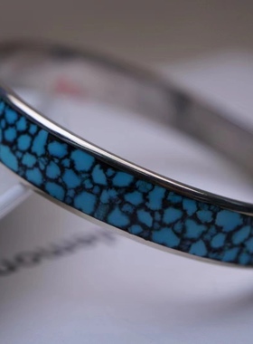 精品湖北十堰原矿高瓷乌兰花925银镶嵌手镯