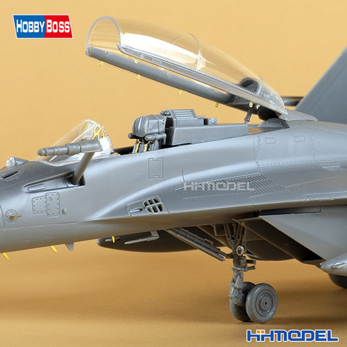 恒辉模型 小号手 81786 1/48 MiG-29K战斗机 拼装飞机 - 图1
