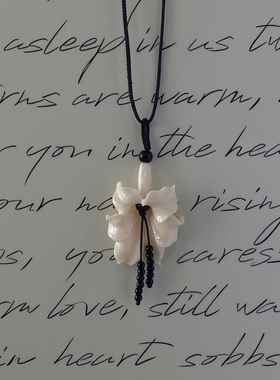 上新9折立体喇叭花项链挂饰女小众设计感高级轻奢锁骨链颈链毛衣