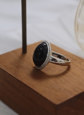 黑玛瑙高级感冷淡风椭圆开口戒指
