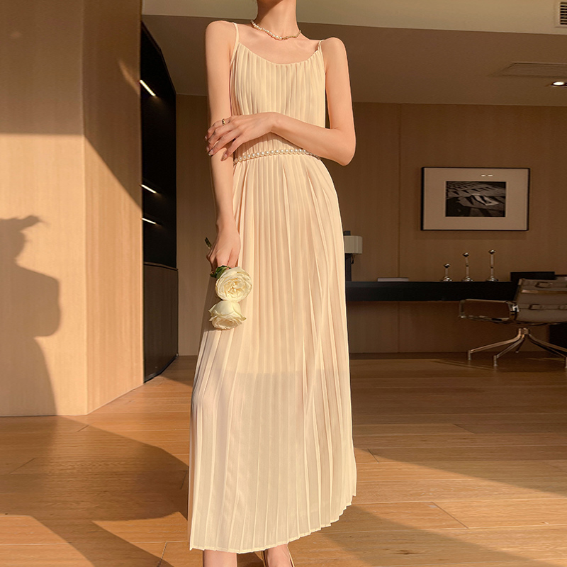 海边度假沙滩长裙法式超仙气质露肩吊带连衣裙女夏季垂感百褶裙子 - 图2
