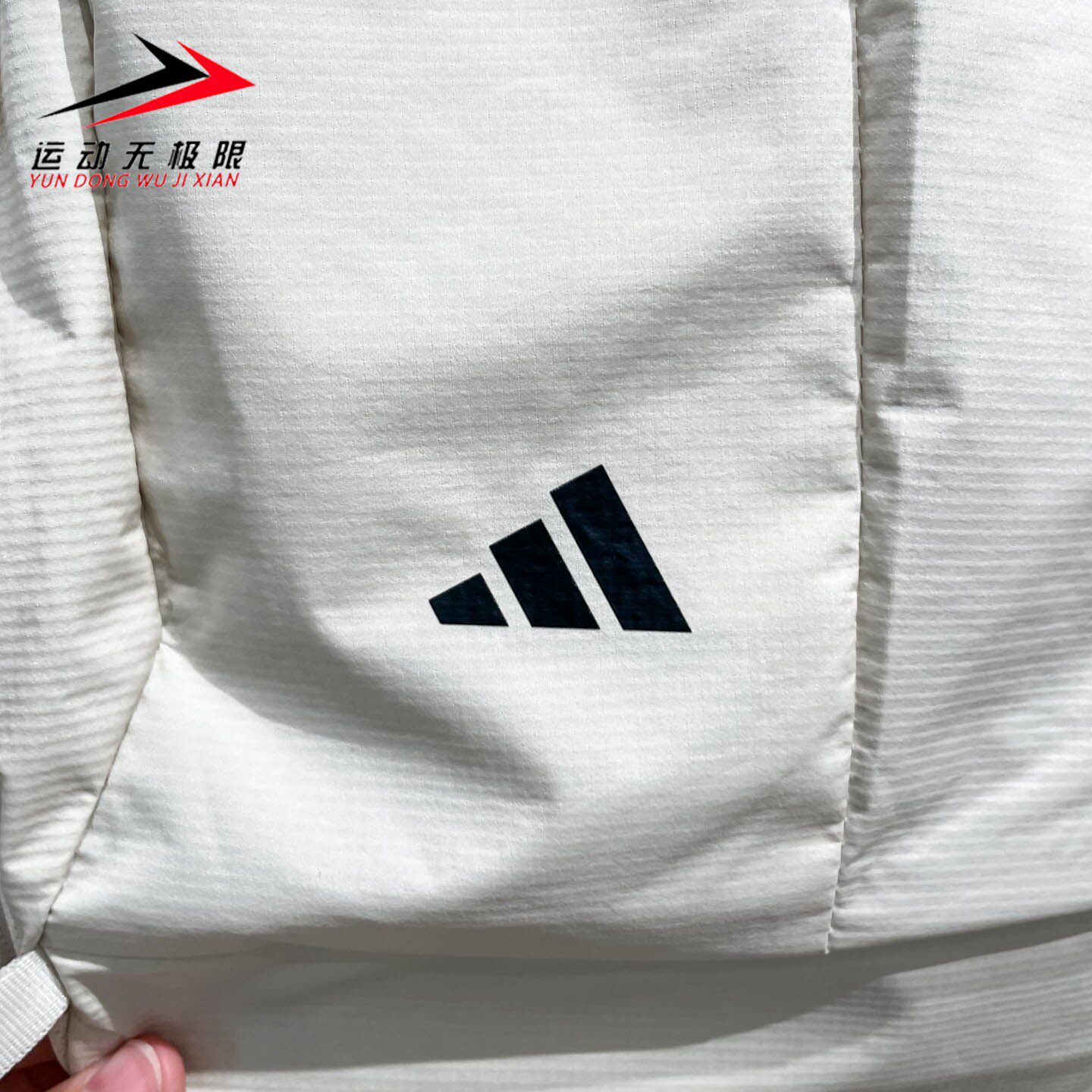 ADIDAS阿迪达斯女背包2025冬新款户外运动休闲双肩背包书包KT0846 - 图1