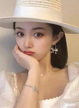 草帽法式平顶白色小礼帽女夏季旅游英伦风沙滩度假遮阳黑色草帽