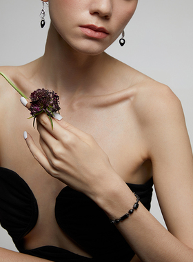 伊泰莲娜黑色神秘几何方形手链女