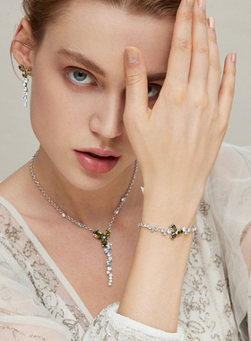 【礼盒包装】伊泰莲娜手链女三瓣花朵简约轻奢宴会吸睛配饰送女友