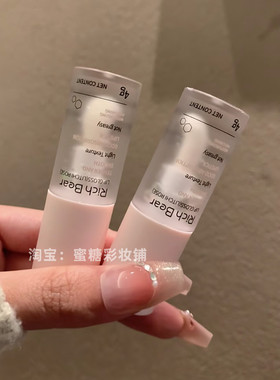小韩随手拿的，好炸裂。。去死皮干唇星人滋润护唇油唇膜荔枝唇膏