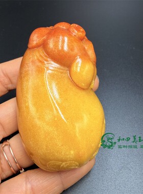 古玩杂项仿田黄寿山石雕刻俏色小猪手把件男女挂件简约现代把玩件