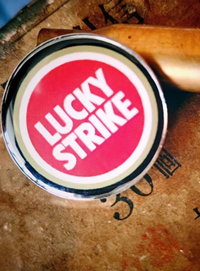好彩LuckyStrike标志复古徽章