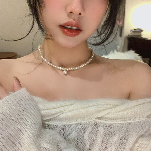 Miss Charlotte's elegant double-sided zirconium pearl necklace