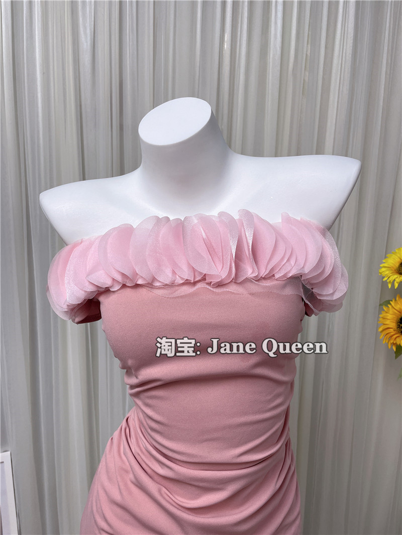 小红书纯欲穿搭辣妹甜美一字肩花瓣修身连衣裙JaneQueen2023夏-图0