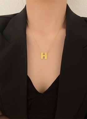 H字母钛钢项链女2022年新款潮轻奢小众锁骨链简约气质不掉色配饰