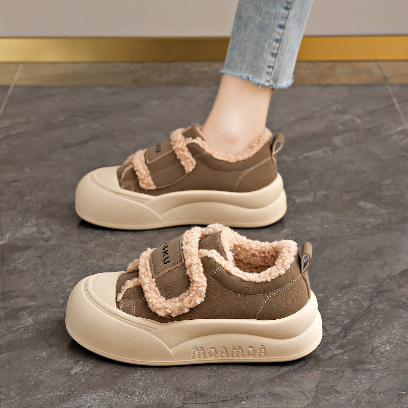 踩屎感加绒保暖女鞋2025新款冬季防滑运动棉鞋魔术贴羊羔毛绒板鞋 - 图0