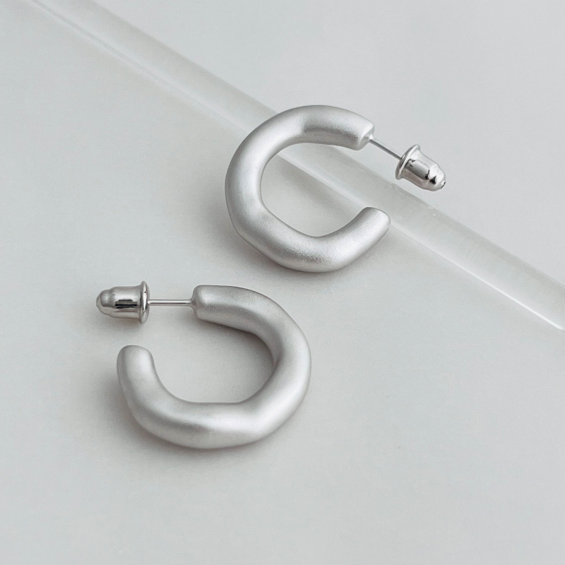WZ&SILVER设计师款通体S925银镀铑拉丝面C形耳钉高级简约百搭,淘宝优惠券,粉丝福利购,淘宝优惠卷