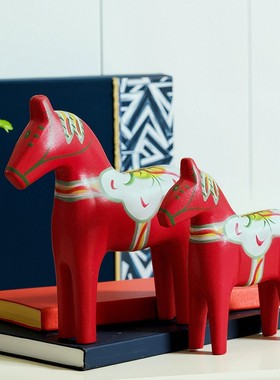 北欧木质喜庆红马彩绘木马生肖马工艺品儿童房酒柜店铺装饰品摆件