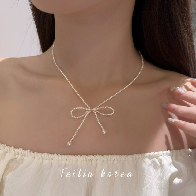 Designed light luxury pearl bow necklace