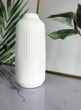 北欧简约白色仿陶瓷花瓶竖纹装饰摆件家居客厅花器花盆玄关装饰品