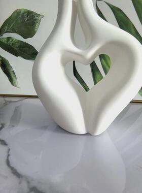 现代简约爱心花瓶仿陶瓷桌面装饰摆件创意工艺品黑白两色玄关客厅