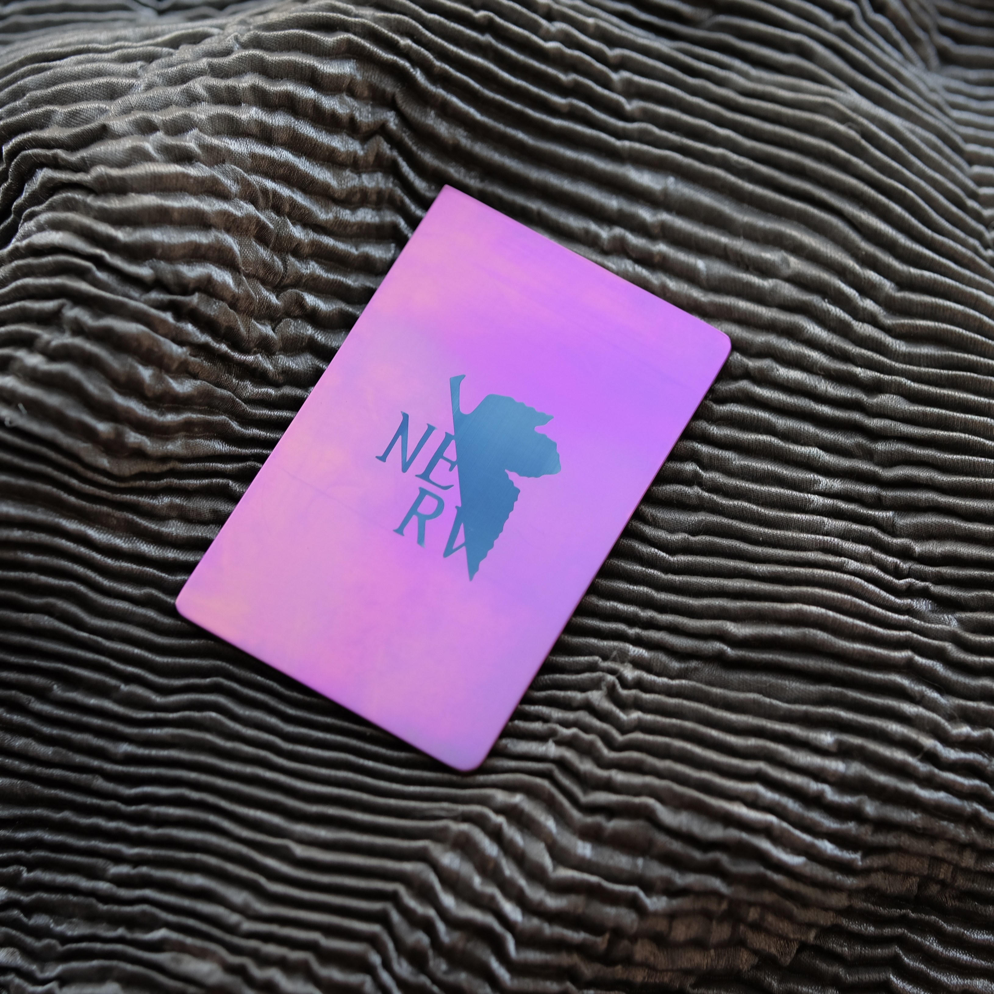 钛次元 明日香 彩色钛合金刀卡 EDC 徽章 阳极工艺,淘宝优惠券,粉丝福利购,淘宝优惠卷