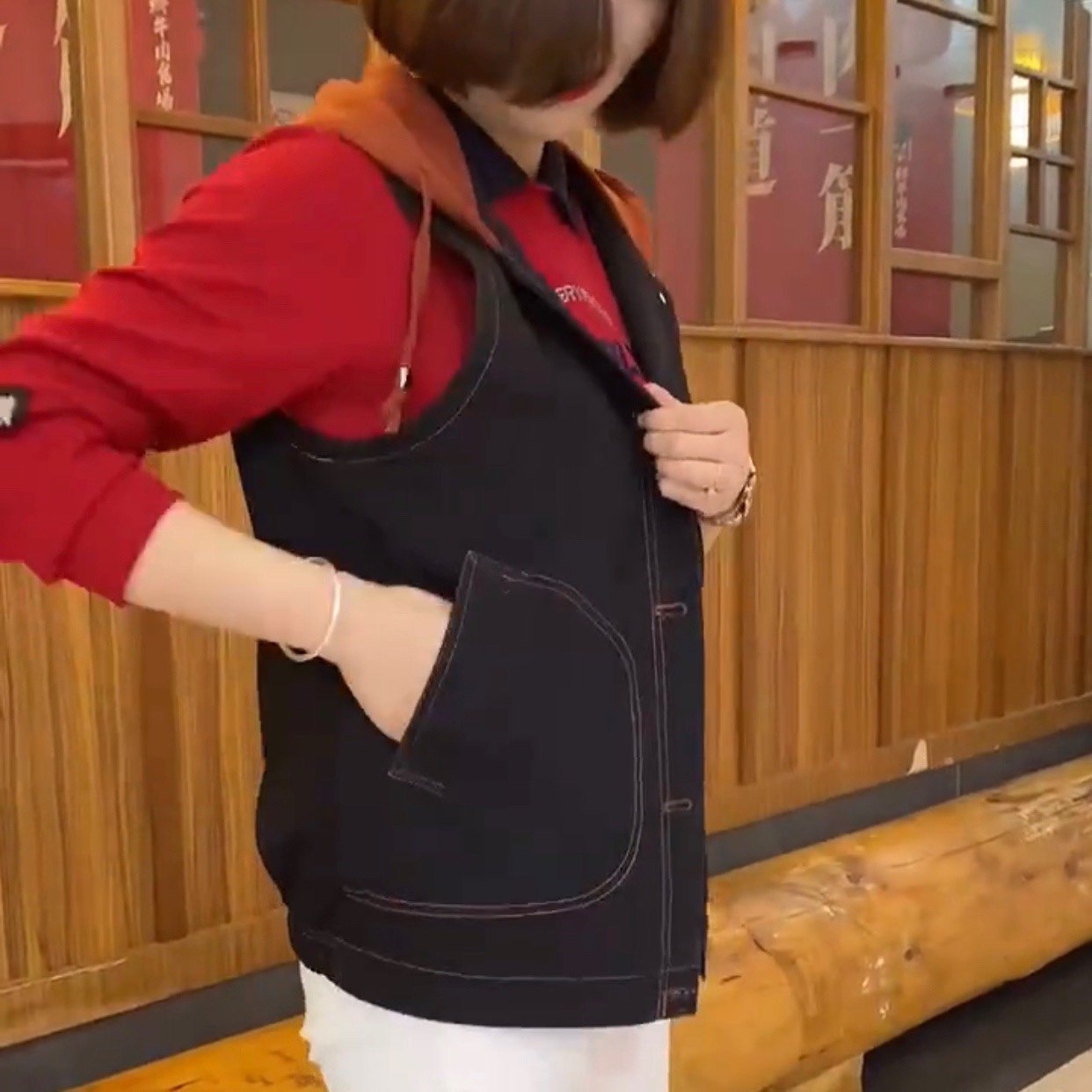 拼接连帽黑色牛仔马甲女士2025新款春秋宽松中年妈妈坎肩背心马夹,淘宝优惠券,粉丝福利购,淘宝优惠卷