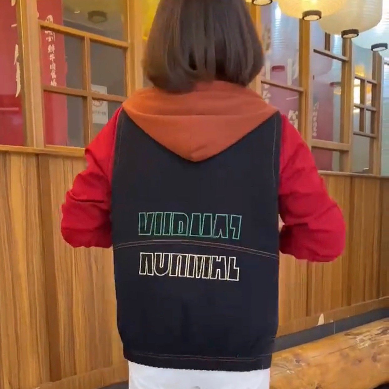 拼接连帽黑色牛仔马甲女士2025新款春秋宽松中年妈妈坎肩背心马夹,淘宝优惠券,粉丝福利购,淘宝优惠卷