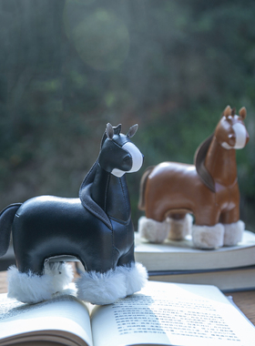 台湾zuny 新款马年限定摆件2026新年礼物家居摆件书挡纸镇