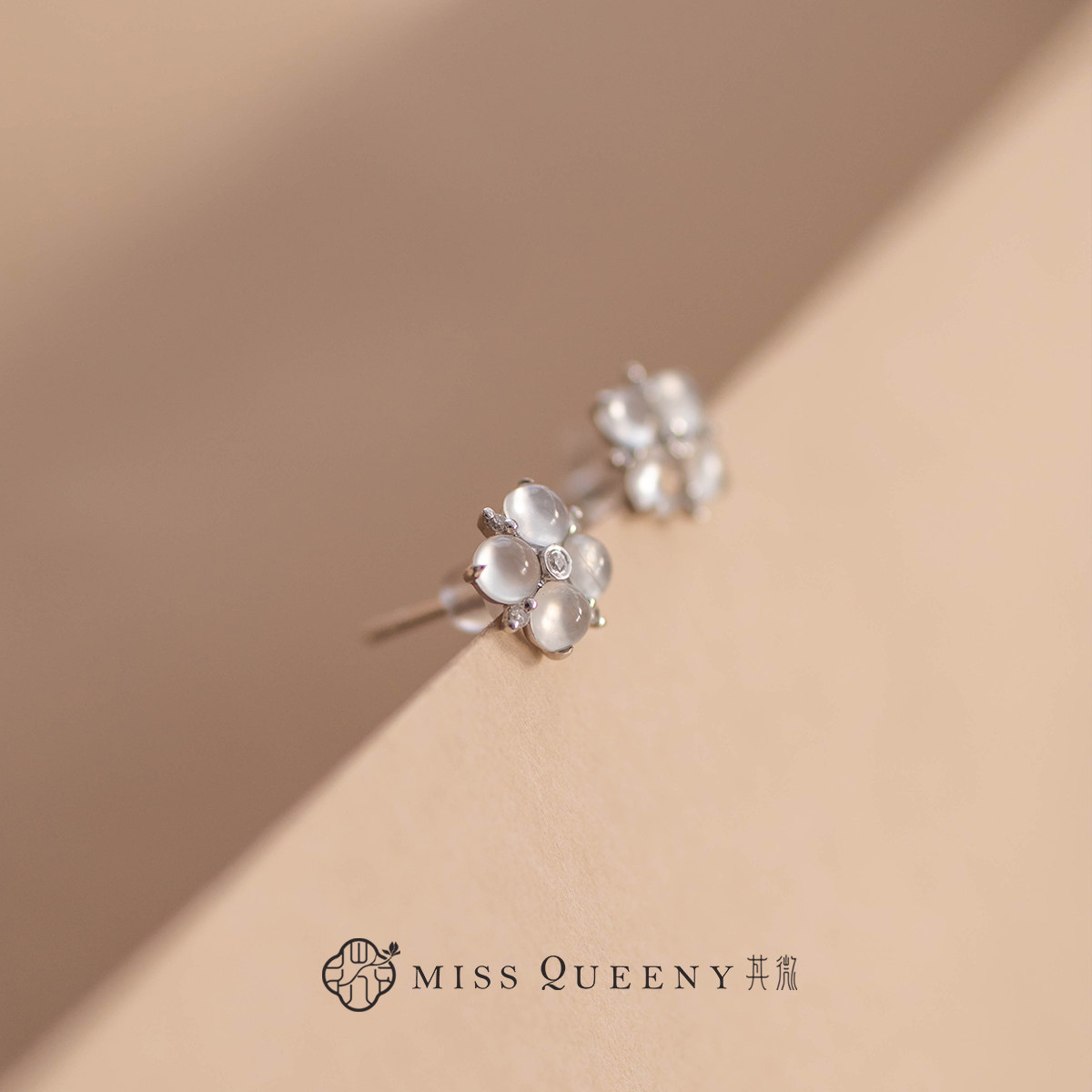 MissQueeny其微|18k金高冰翡翠蛋面花花耳钉钻石时尚气质简约,淘宝优惠券,粉丝福利购,淘宝优惠卷