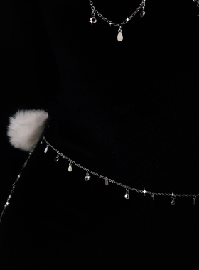 CAROLLL雪白毛绒绒乳夹链条毛球项圈铃铛乳夹