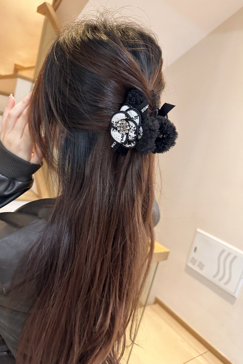 高级小香风山茶花羽毛发夹优雅轻奢气质后脑勺抓夹水钻蝴蝶结发圈,淘宝优惠券,粉丝福利购,淘宝优惠卷