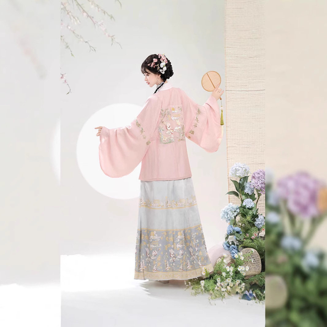 原创汉服女【桂花兔】明制立领刺绣补服琵琶袖马面裙秋冬新款套装,淘宝优惠券,粉丝福利购,淘宝优惠卷