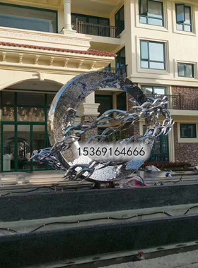 不锈钢鱼群镜面月亮公园水景雕塑