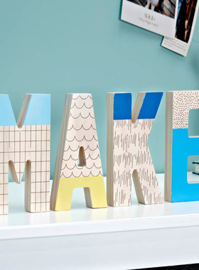 实木桌面英文字母书桌摆件儿童房