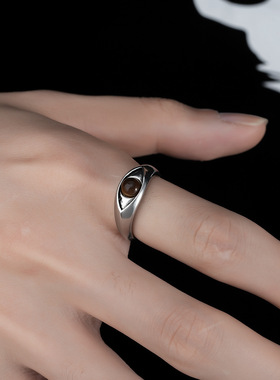 荷斯之眼戒指男铜材质复古设计高级感小巧简约指环女个性饰品