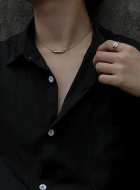 男士项链百搭高级感蛇骨链男轻奢小众设计简约潮男生禁欲钛钢吊坠