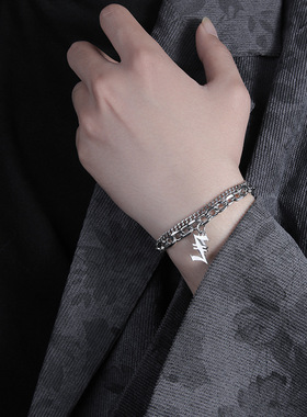 手链男潮高级感ins简约男士钛钢配饰女轻奢小众男生字母百搭手饰
