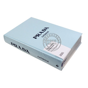 【英国进口】英文 普拉达T台秀 时装摄影集 Prada Catwalk: The Complete Collections1962-2002模特服装画册