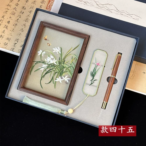 Вышитая вышитая рука ручной