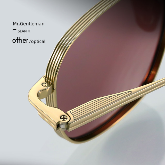 The same style as Edison Chen丨Rock red sunglasses are handsome and retro