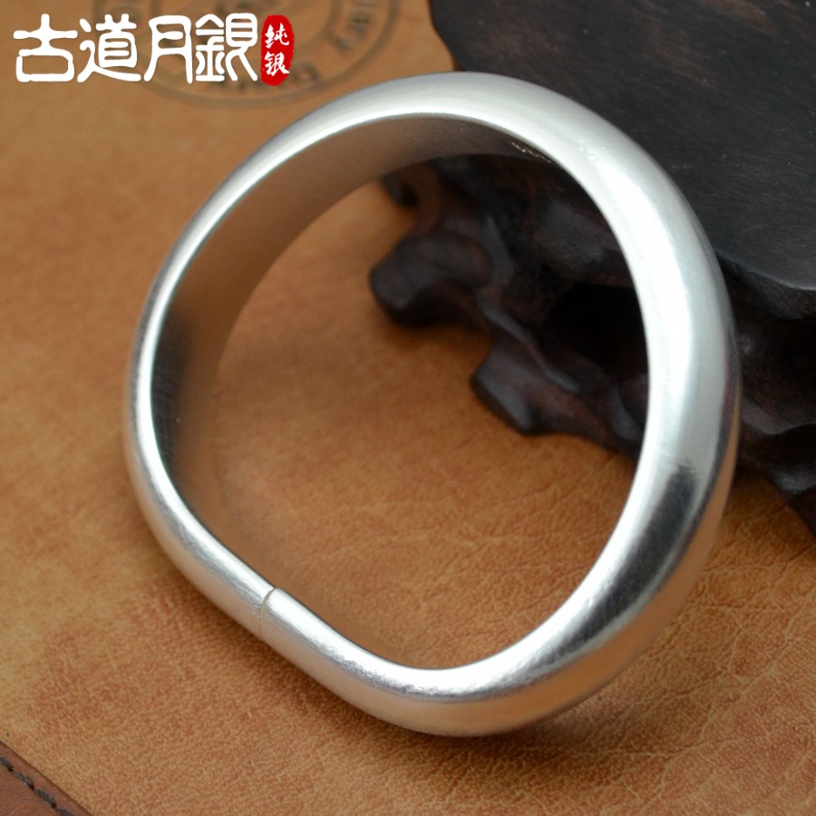 云南手工银饰光面实心马蹄形足银镯子 999 古道月银银手镯女 纯银男 云南手工银饰光面实心马蹄形足银镯子 999 古道月银银手镯女 纯银男