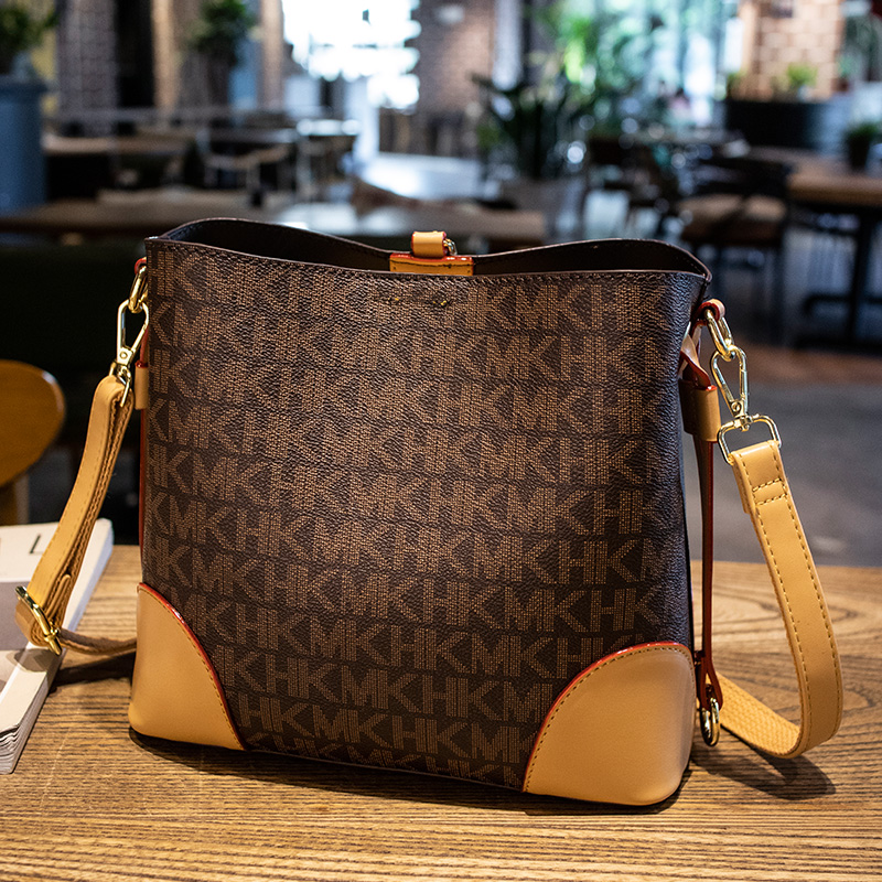 包包女斜挎包2024新款气质高级手提包单肩时尚真皮水桶包 - 图2