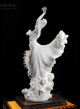 德化白瓷舞蹈元素花卉工艺摆件